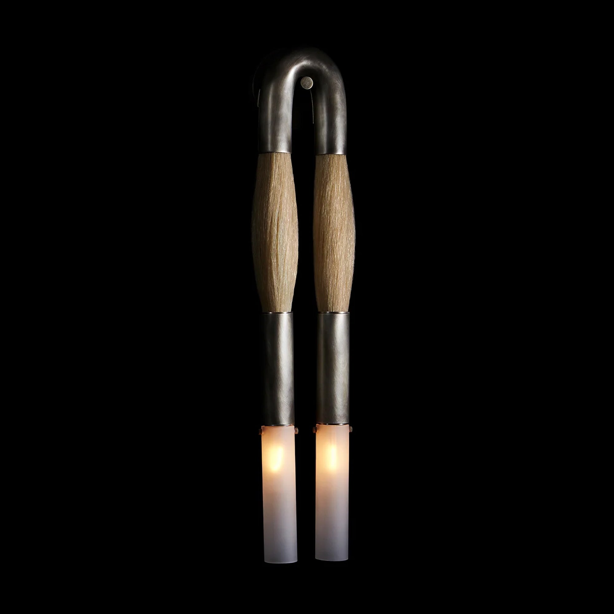 finish : tarnished silver / horsehair : palomino