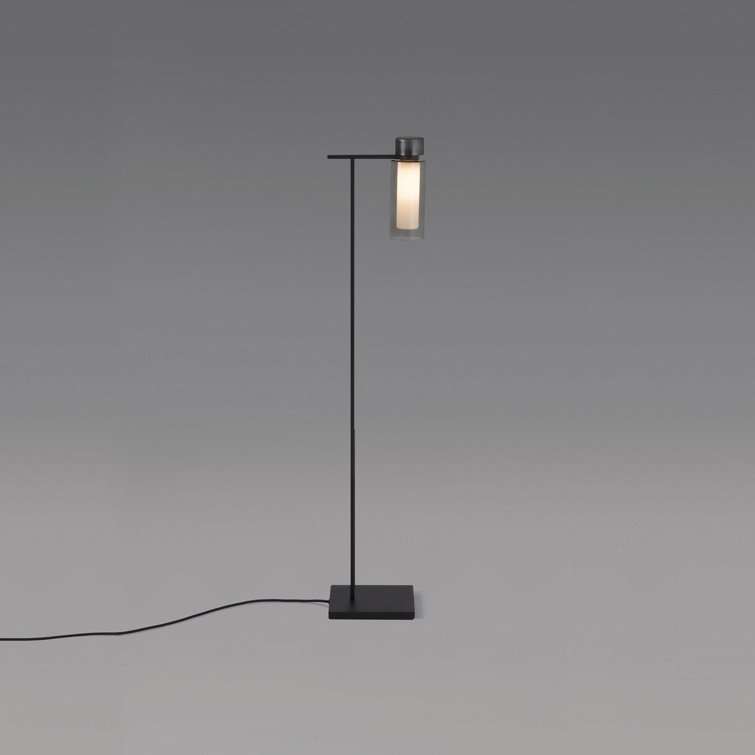 finish : Matte black / ring : Black chrome / glass : Smoke glass