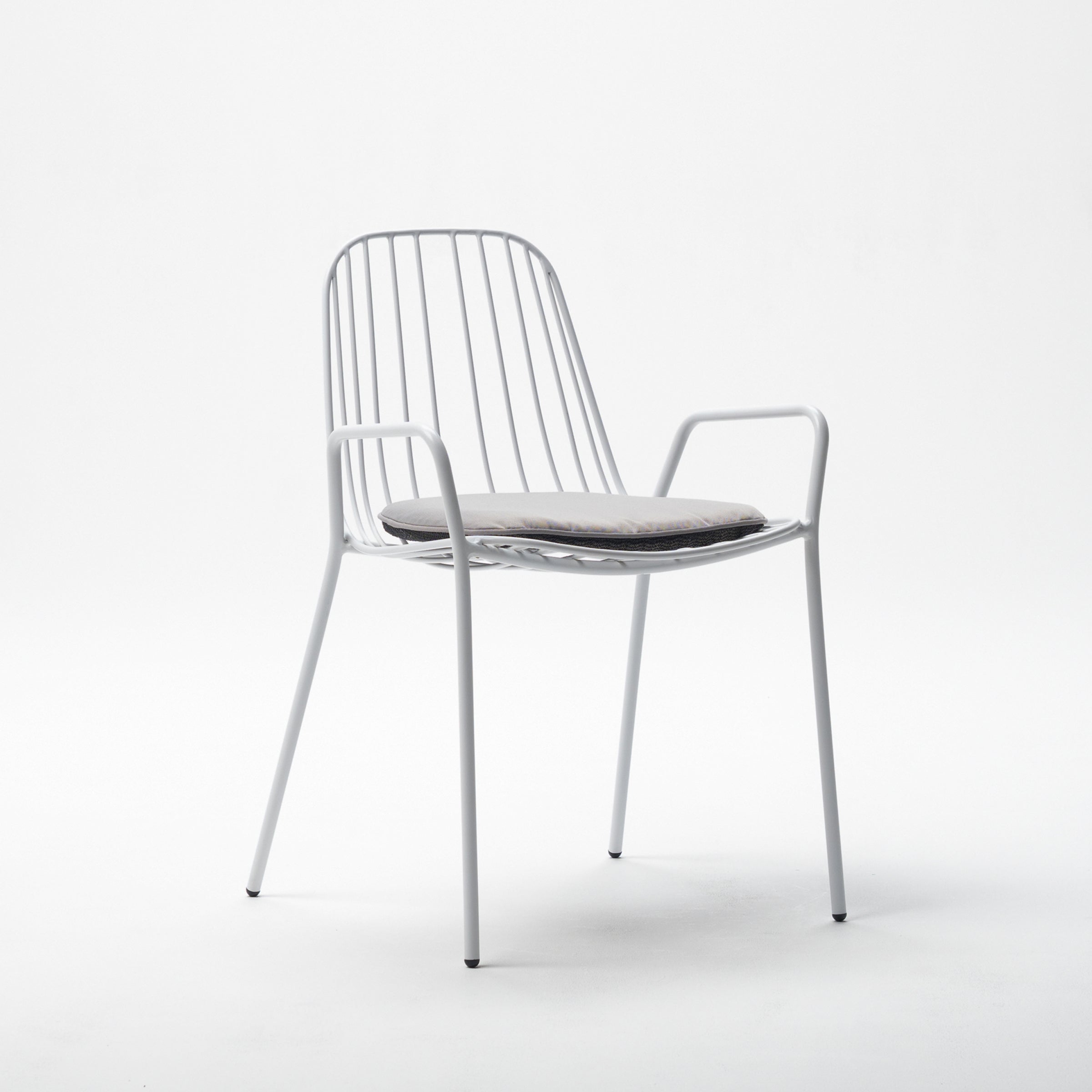 Resonate Chair / White