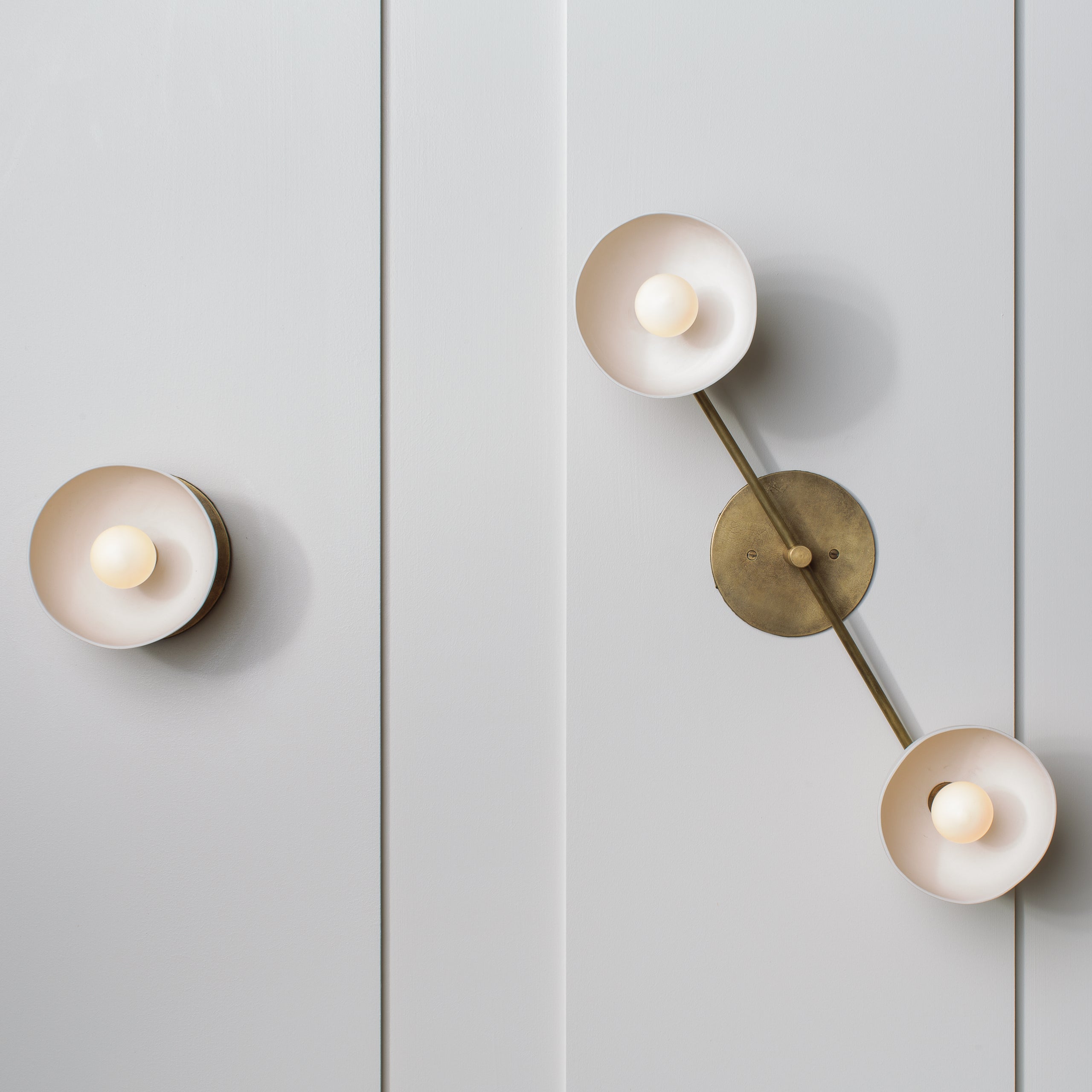 finish : aged brass / shade : porcelain