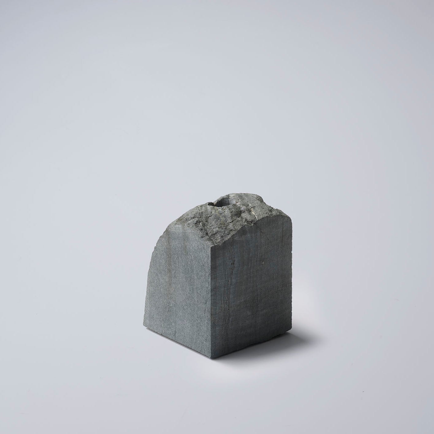 IYOAOSEKI FLOWER VASE