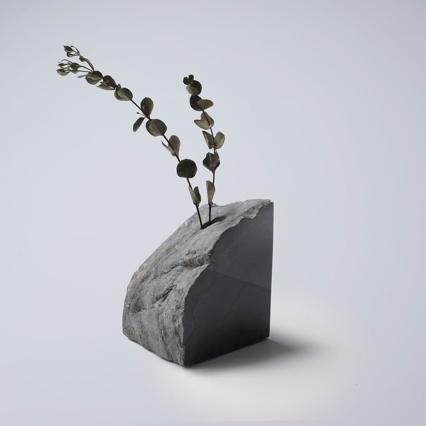 IYOAOSEKI FLOWER VASE MIGAKI