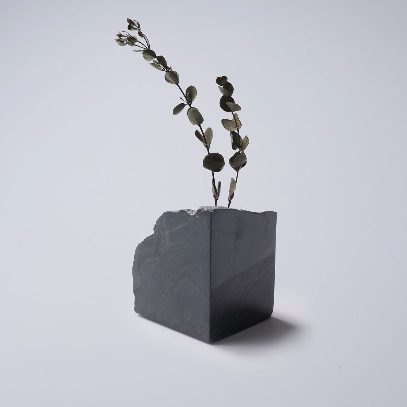 IYOAOSEKI FLOWER VASE MIGAKI