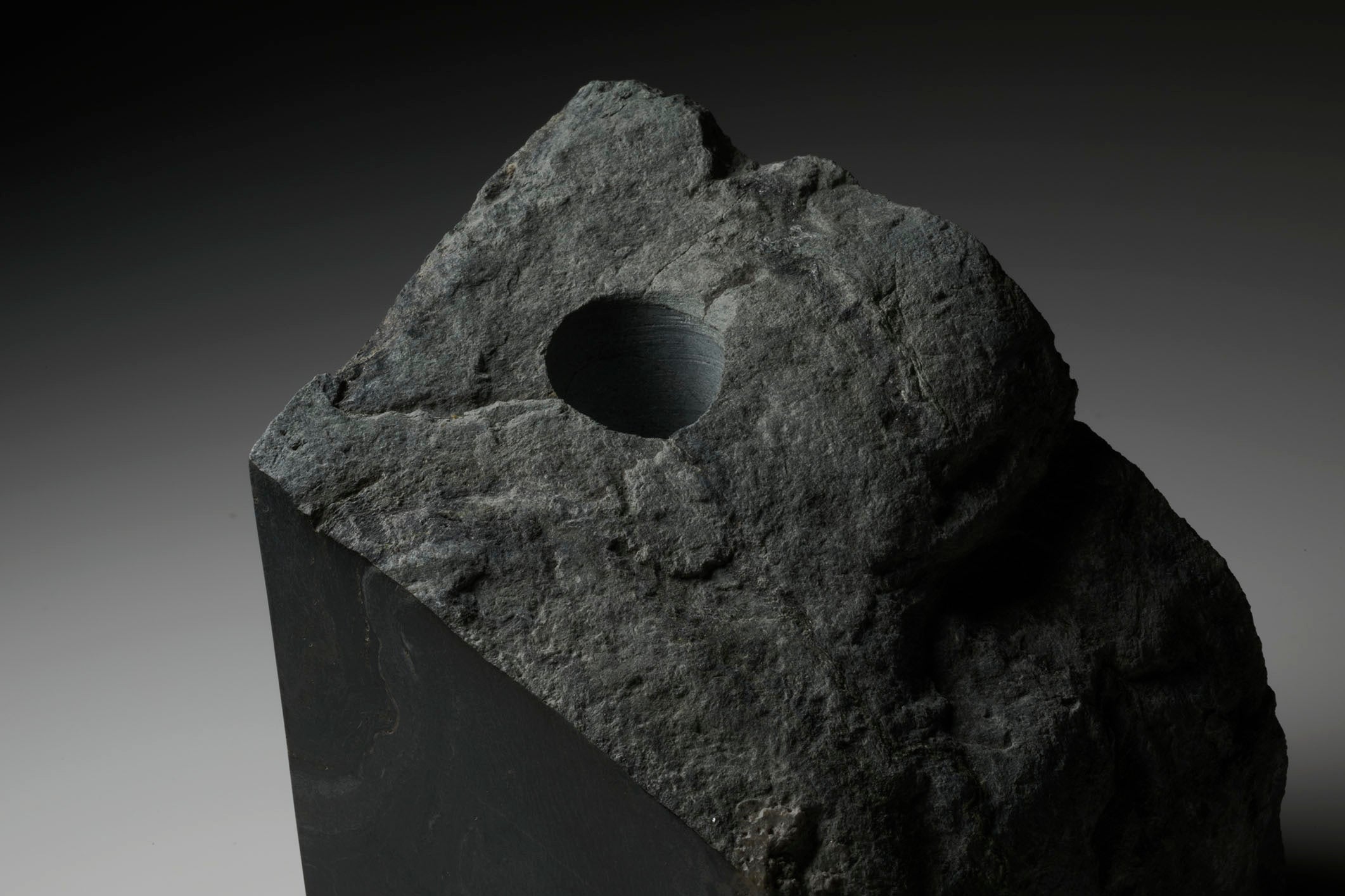 IYOAOSEKI FLOWER VASE MIGAKI