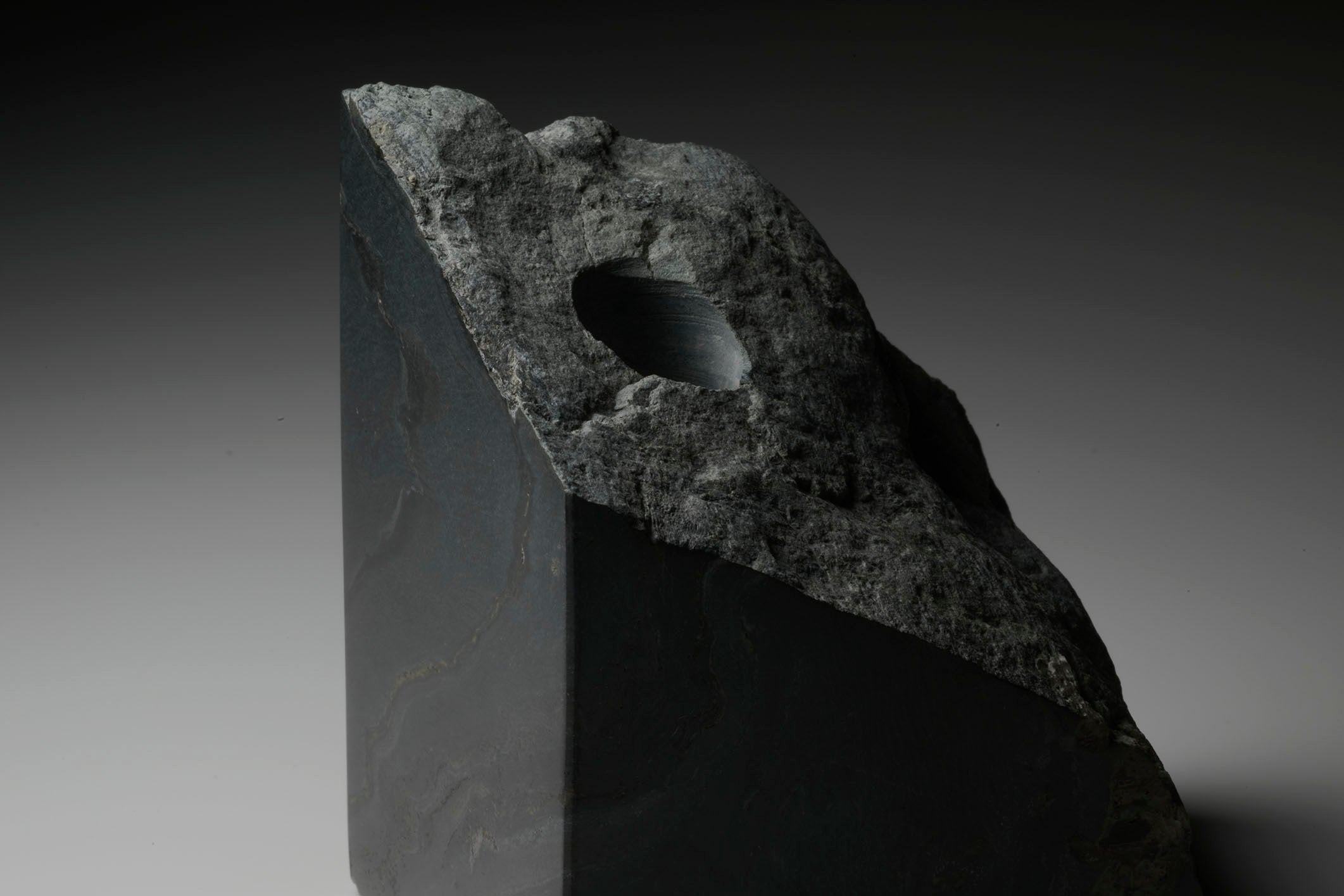 IYOAOSEKI FLOWER VASE MIGAKI