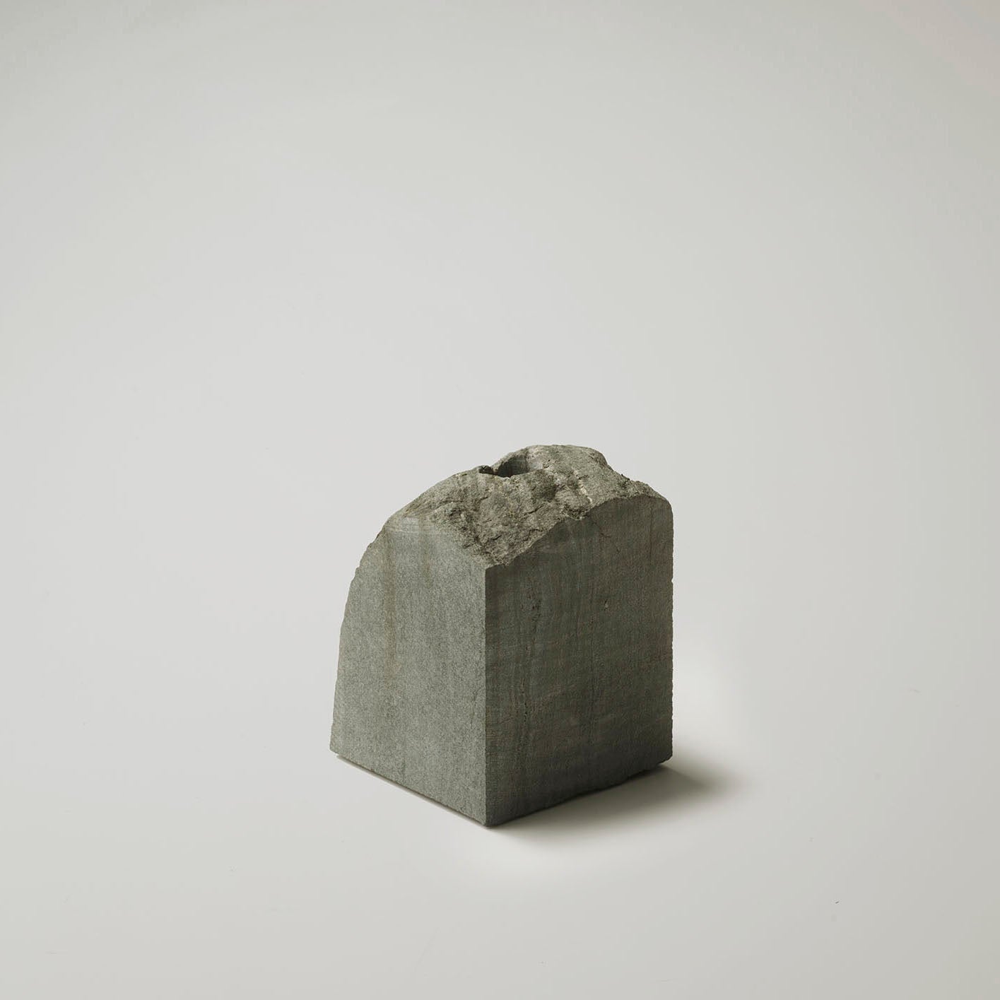 IYOAOSEKI FLOWER VASE