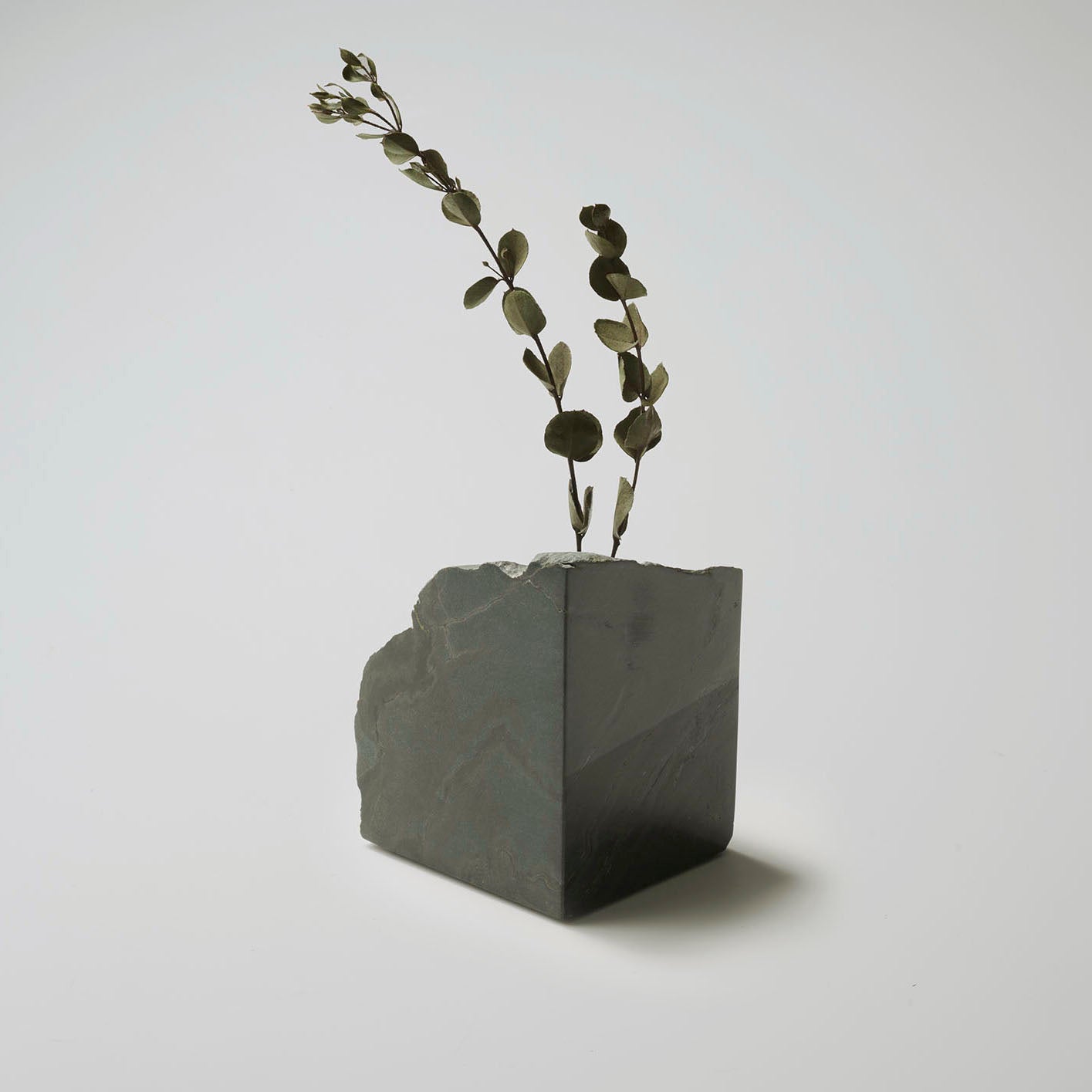 IYOAOSEKI FLOWER VASE MIGAKI