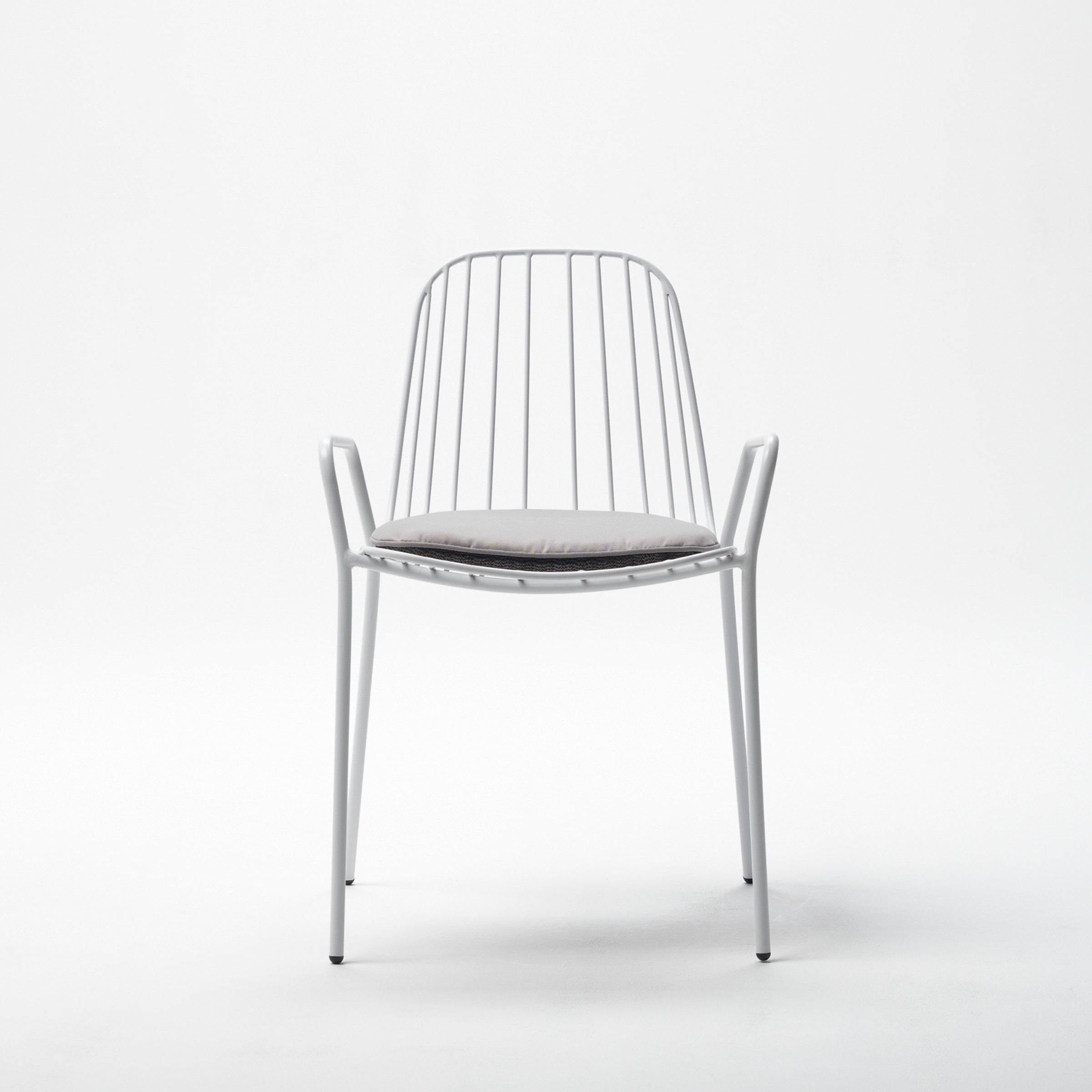 Resonate Chair / White