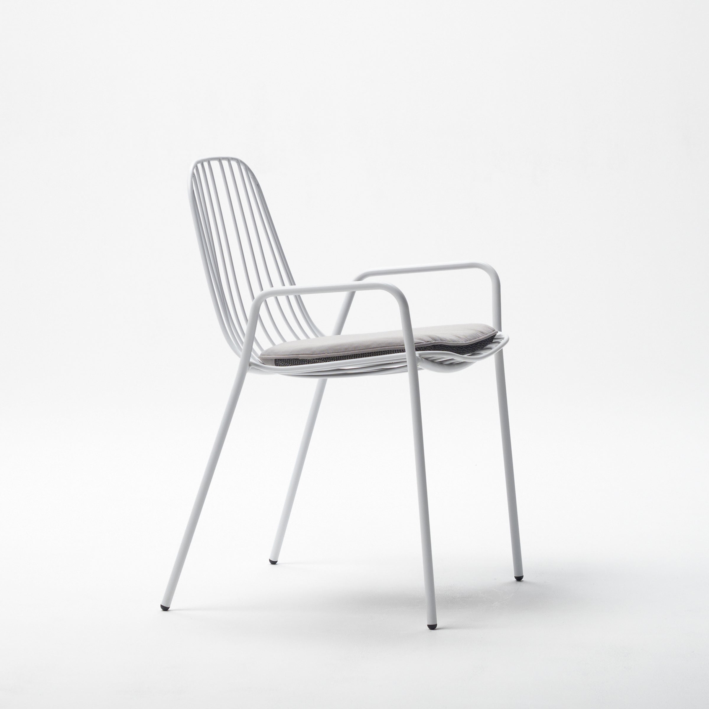 Resonate Chair / White