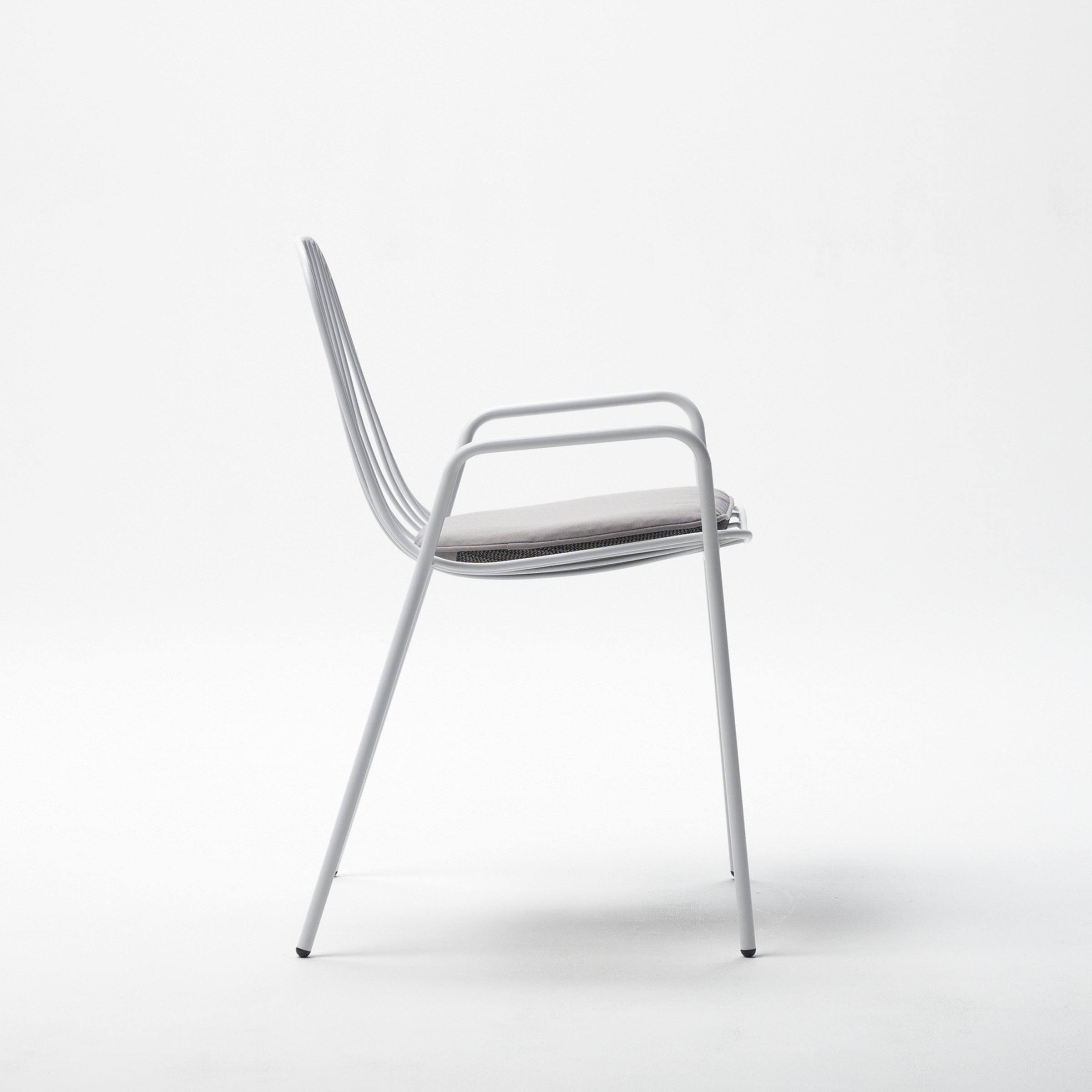 Resonate Chair / White