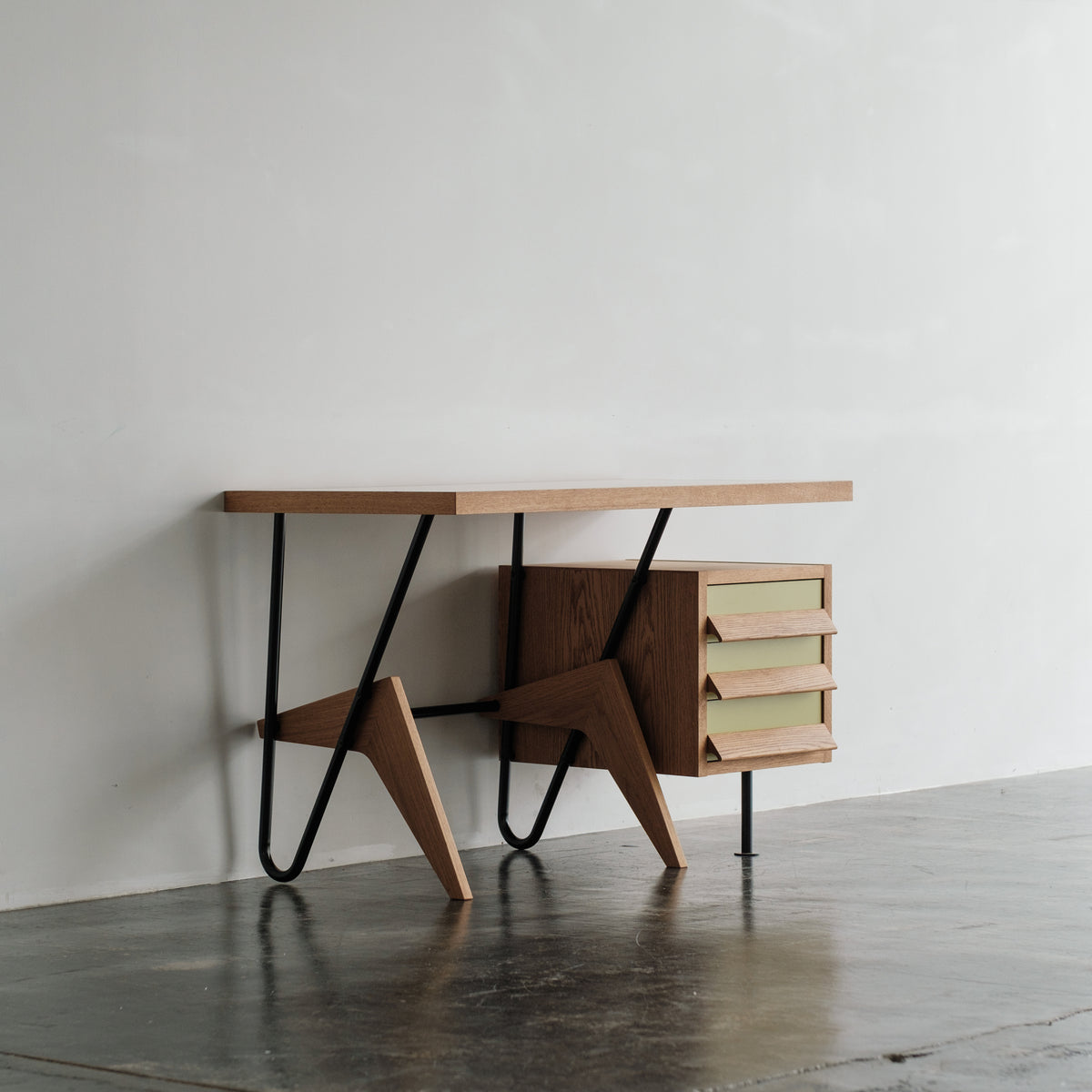 BOOMERANGDESK00_1200x1200.jpg?